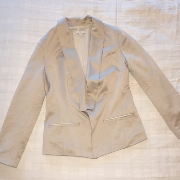 Marni Shorts, Gap Blazer, Report Ballerina Sandals - Picture 7 of 8